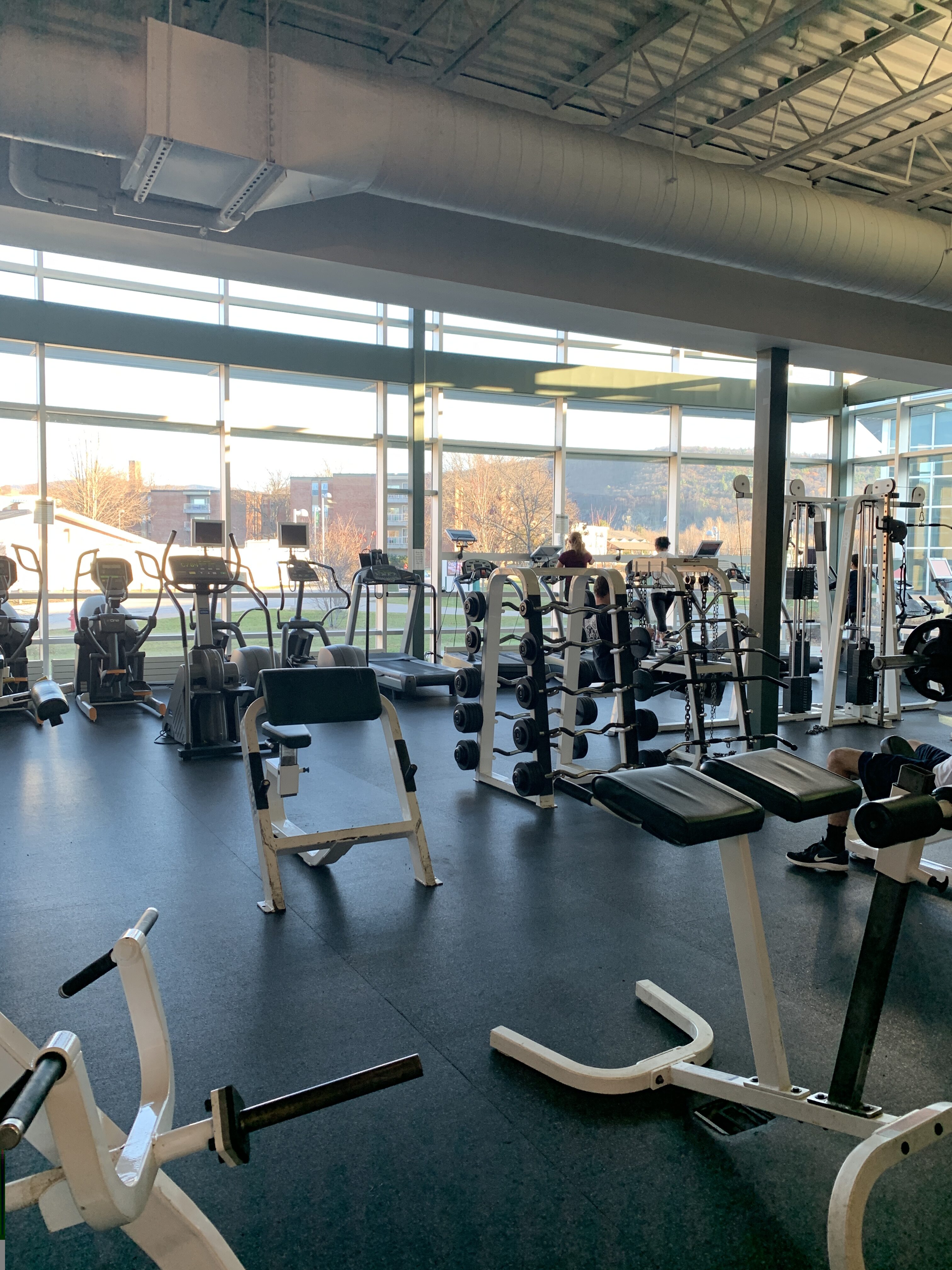 Students: fitness center needs serious improvement