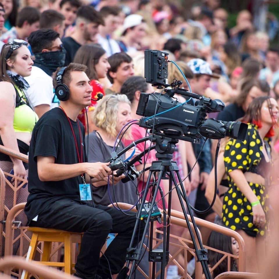 From CU to behind the camera at Red Rocks