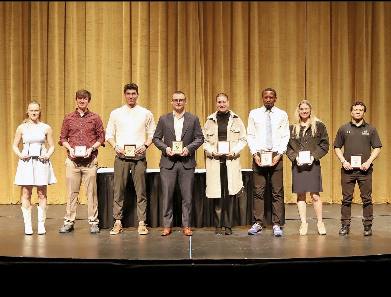 Winter sports celebrated at banquet